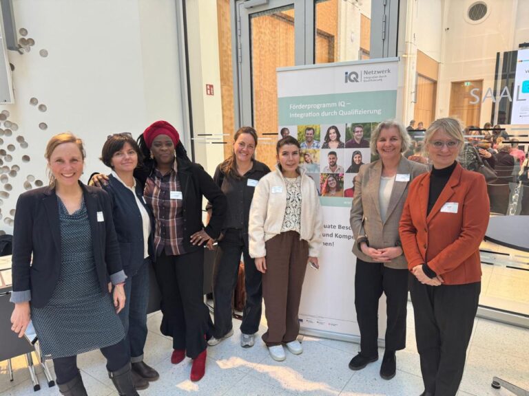 Am 12. März waren wir mit RINIA Berlin beim Auftakttreffen der neuen Förderrunde des Programms IQ in Berlin dabei.